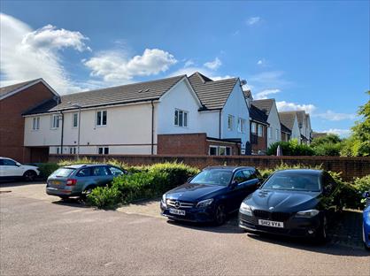 4 Bed Semi-Detached House, Chandlers Close, KT8
