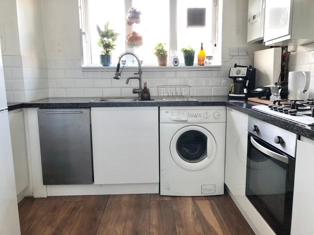 Additional image 6 of 3 Bed Flat, Patmore, SW8, N1 7GU