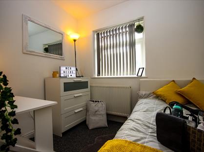 Room in a Shared House, Langworthy Road, M6