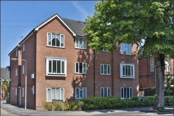 1 Bed Flat, Stow Court, GL51