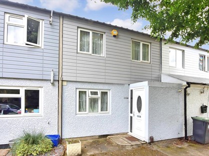 4 Bed Terraced House, Limes Avenue, IG7