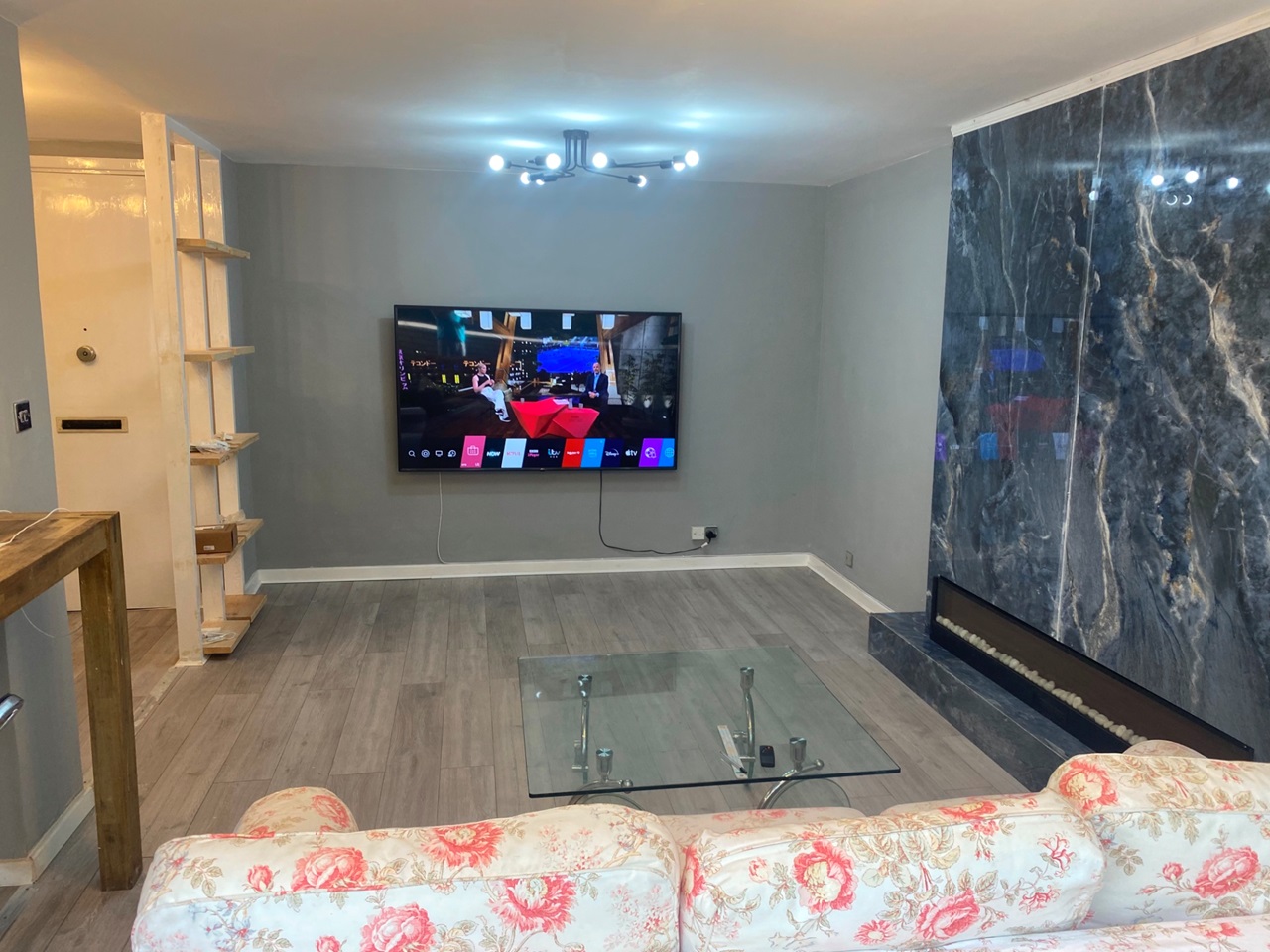 1 Bed Flat, The Colonnades, W2 photo 2