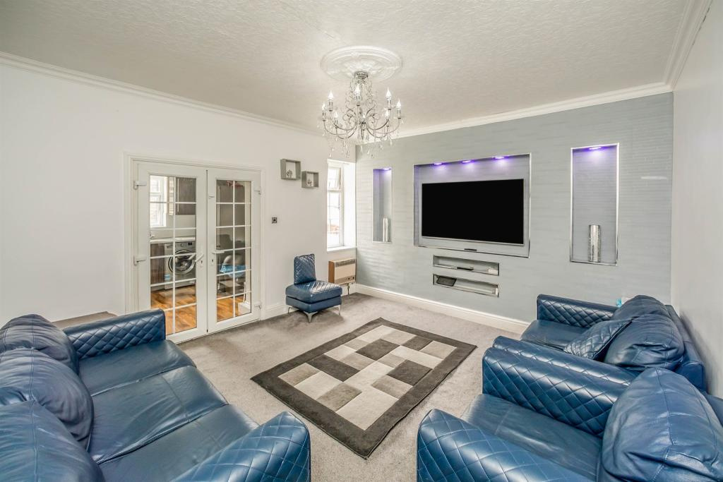 Halifax 3 Bed Terraced House, Blackwood Grove, HX1 To Rent Now for