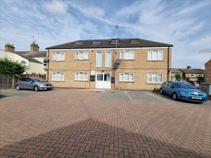2 Bed Flat, High Street, PE2