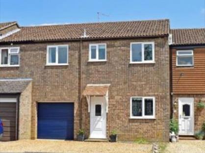 3 Bed Terraced House, Orchard Court, NN12