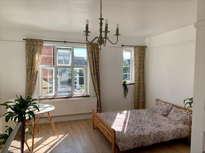Studio Flat, Chestnut Court, N8