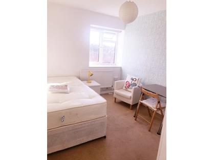 3 Bed Flat, Glen Albyn Road, SW19