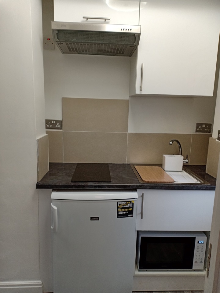 Croxley Green Studio Flat, Watford Road, WD3 To Rent Now for £1,050