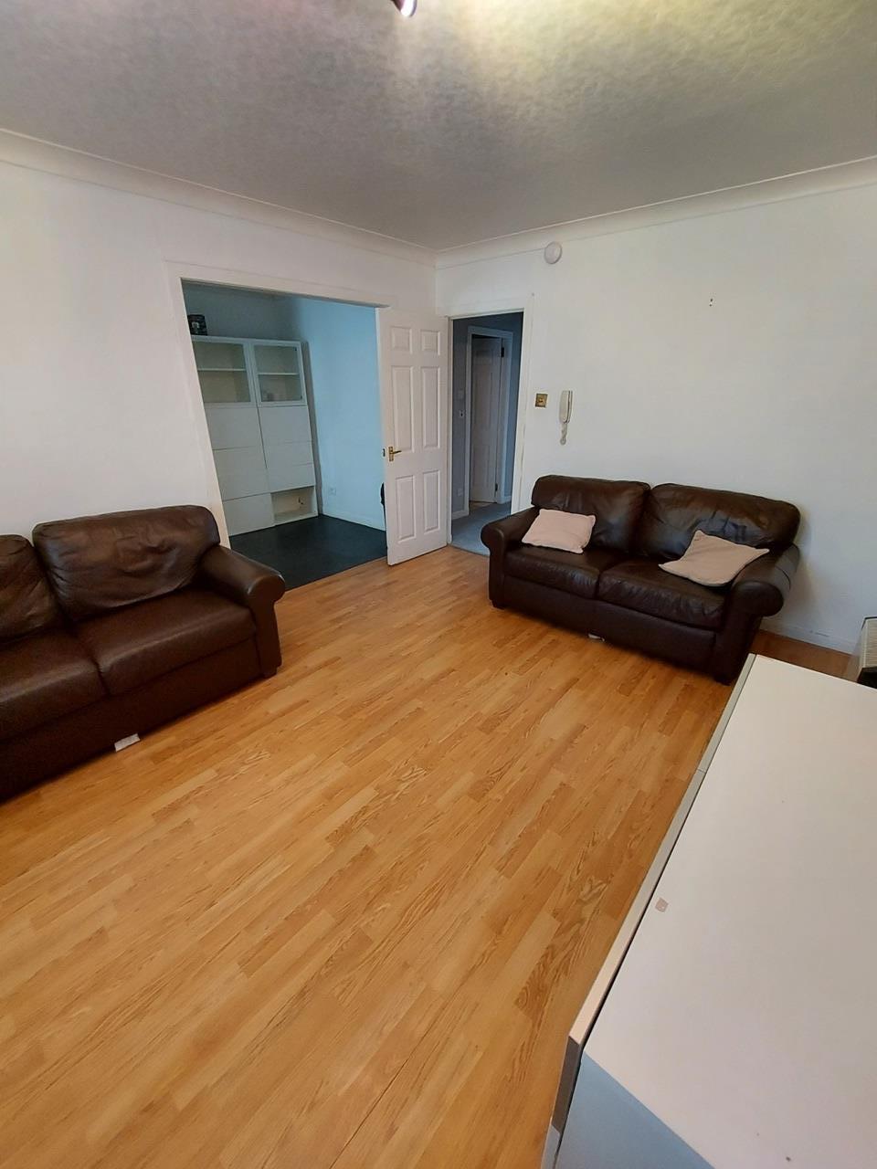 Paisley 2 Bed Flat, Neilston Road, PA2 To Rent Now for £825.00 p/m