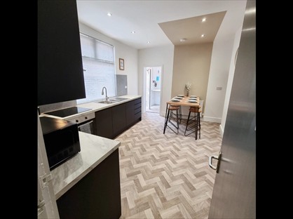 Room in a Shared House, Ruabon Road, LL13