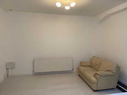1 Bed Flat, West Road, SS3