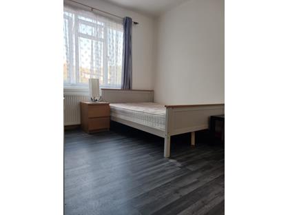 Studio Flat, Chingford, E4
