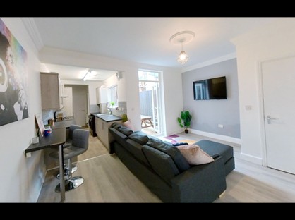 5 Bed Terraced House, Portland Street, LN5