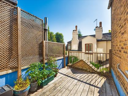 1 Bed Flat, Friars Stile Road, TW10