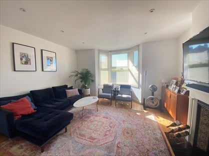 2 Bed Semi-Detached House, Acacia Road, CR4