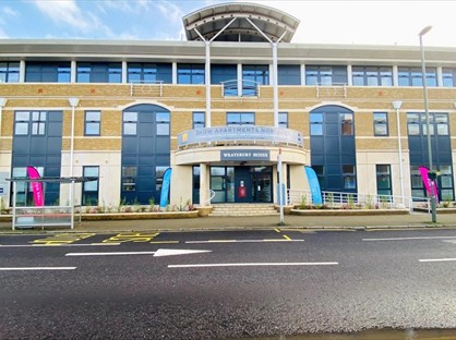 1 Bed Flat, Wraysbury House, TW18