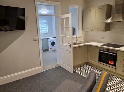 Studio Flat, Wellesley Road, CO15