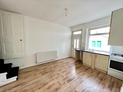 1 Bed Terraced House, Garden Road, HD6