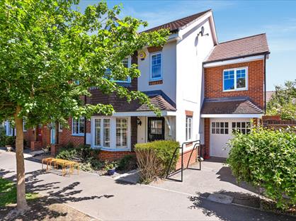 4 Bed Semi-Detached House, Hengest Avenue, KT10