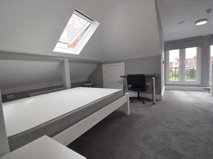 7 Bed Semi-Detached House, Wokingham Road, RG6