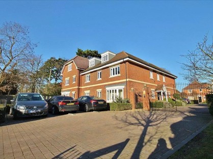 2 Bed Flat, Sunbury On Thames, TW16