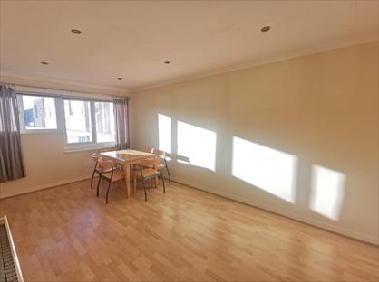 2 Bed Maisonette, Liscombe, RG12