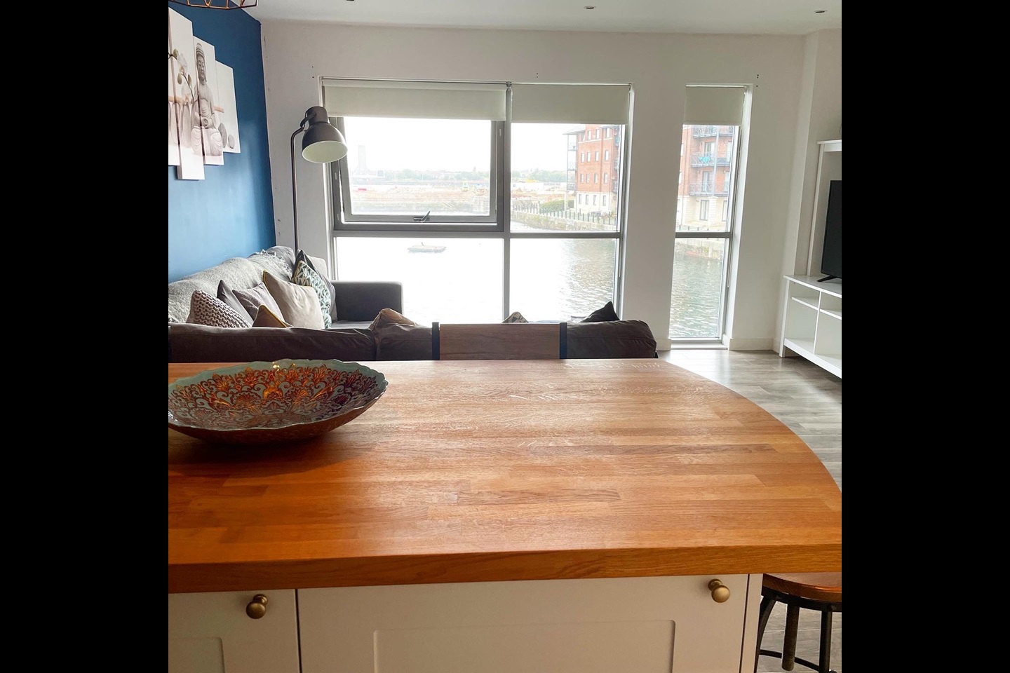 1 Bed Flat, William Jessop Way, L3 photo 3