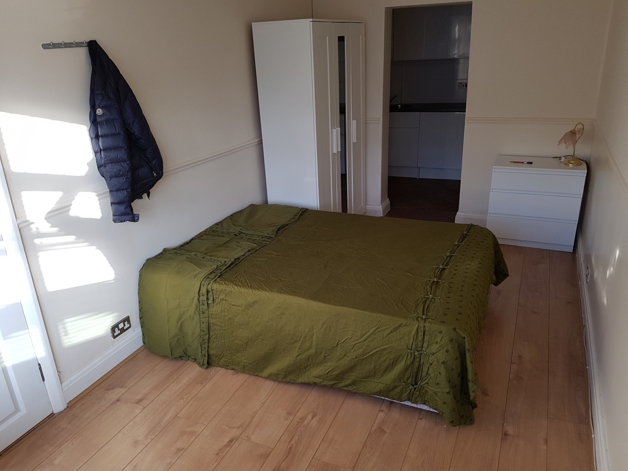 Perivale Studio Flat, Perivale, UB6 To Rent Now for £1,250.00 p/m