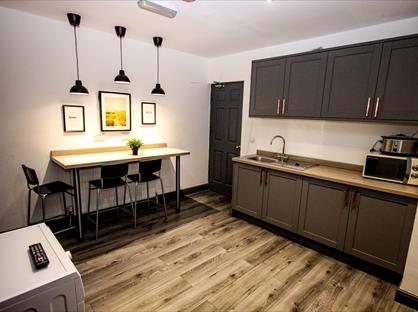 4 Bed Terraced House, Keswick Grove, M6