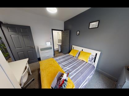 5 Bed Terraced House, Strawberry Road, M6