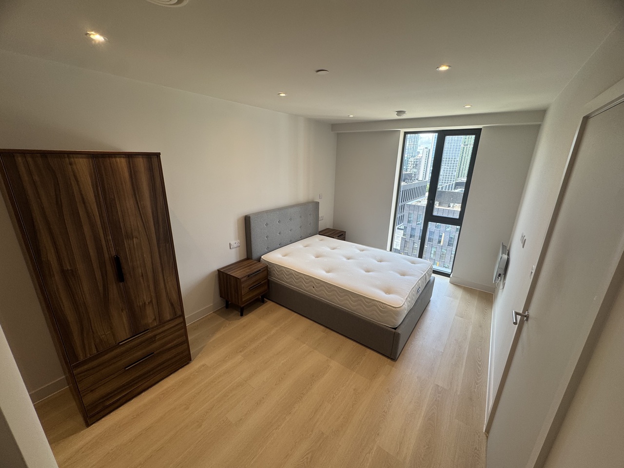 2 Bed Flat, Waterhouse Tower, M3 photo 5