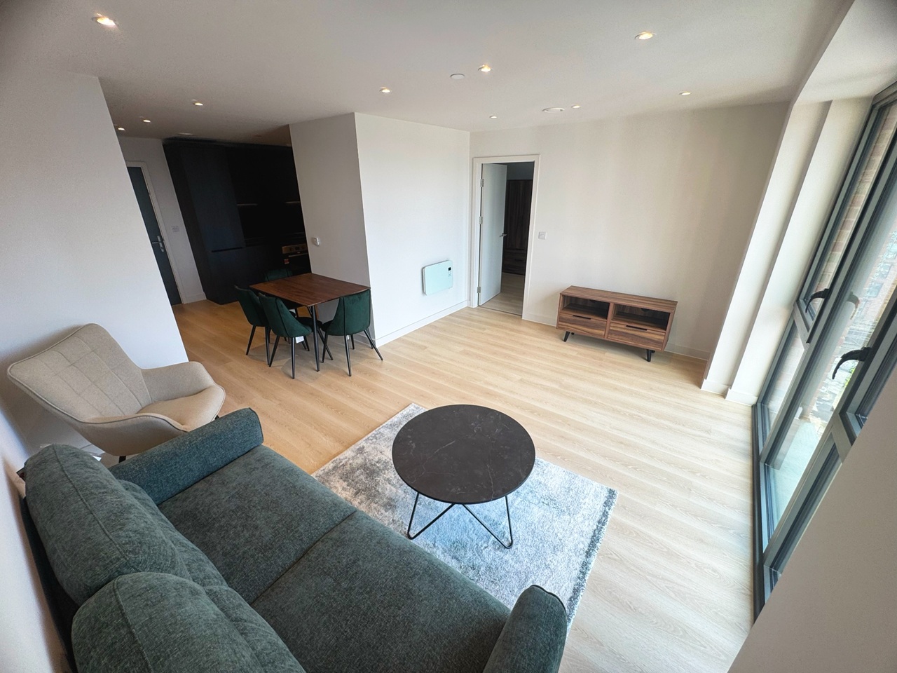 2 Bed Flat, Waterhouse Tower, M3 photo 2