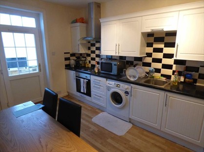 5 Bed Semi-Detached House, Shelbourne Road, BH8