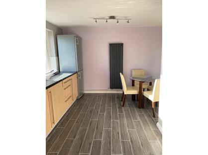 2 Bed Flat, Parsonage Farm Close, SN6