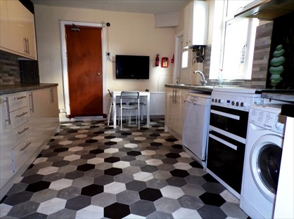 Room in a Shared House, Talbot Road, M14