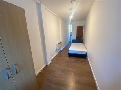 Studio Flat, Exeter Road, N9