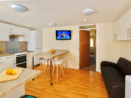 4 Bed Terraced House, Millfield Close, PO19