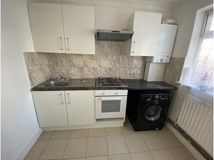 2 Bed Flat, Westview Drive, IG8