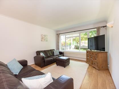 2 Bed Flat, Durham Road, SW20
