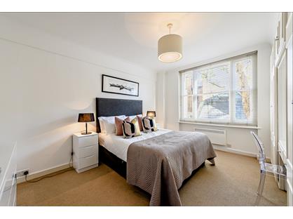 Studio Flat, Hill Street, W1J