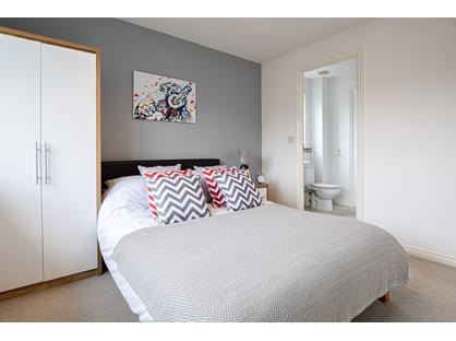 Room in a Shared House, Rolls Avenue, CW1