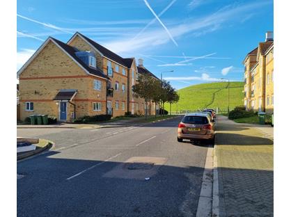 4 Bed Detached House, Hill View Drive, SE28