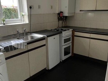 Room in a Shared House, Court Road, WV6