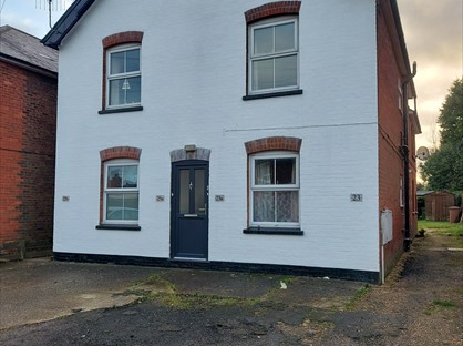 1 Bed Flat, New Road, GU4