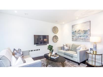 2 Bed Flat, Charles Clowes Walk, SW11