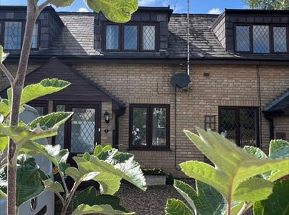 1 Bed Terraced House, Old School Court, LU7