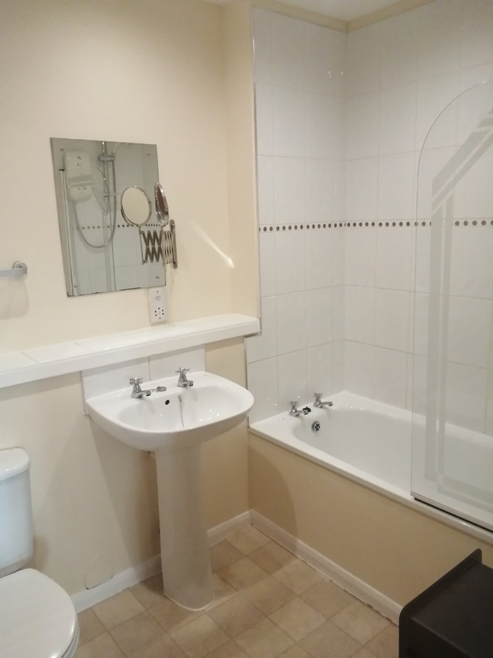 2 Bed Flat, Chapel Lane, EH6 photo 3