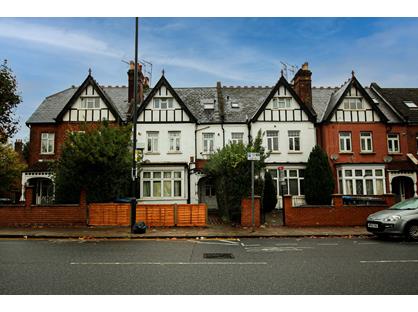 1 Bed Flat, Walm Lane, NW2