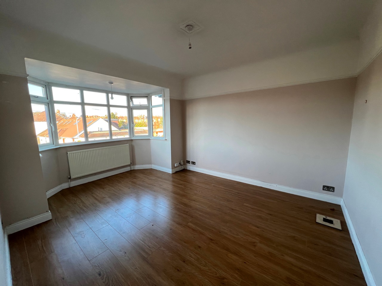 Pinner 2 Bed Mount Park Road, HA5 To Rent Now for £