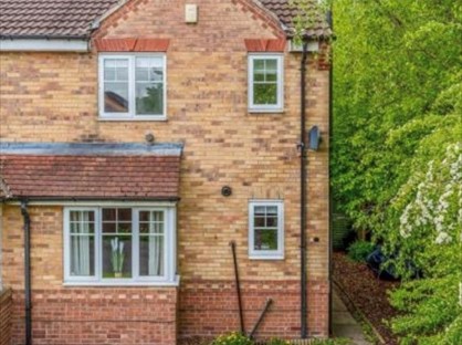 1 Bed Terraced House, Sandpiper Approach, LS27